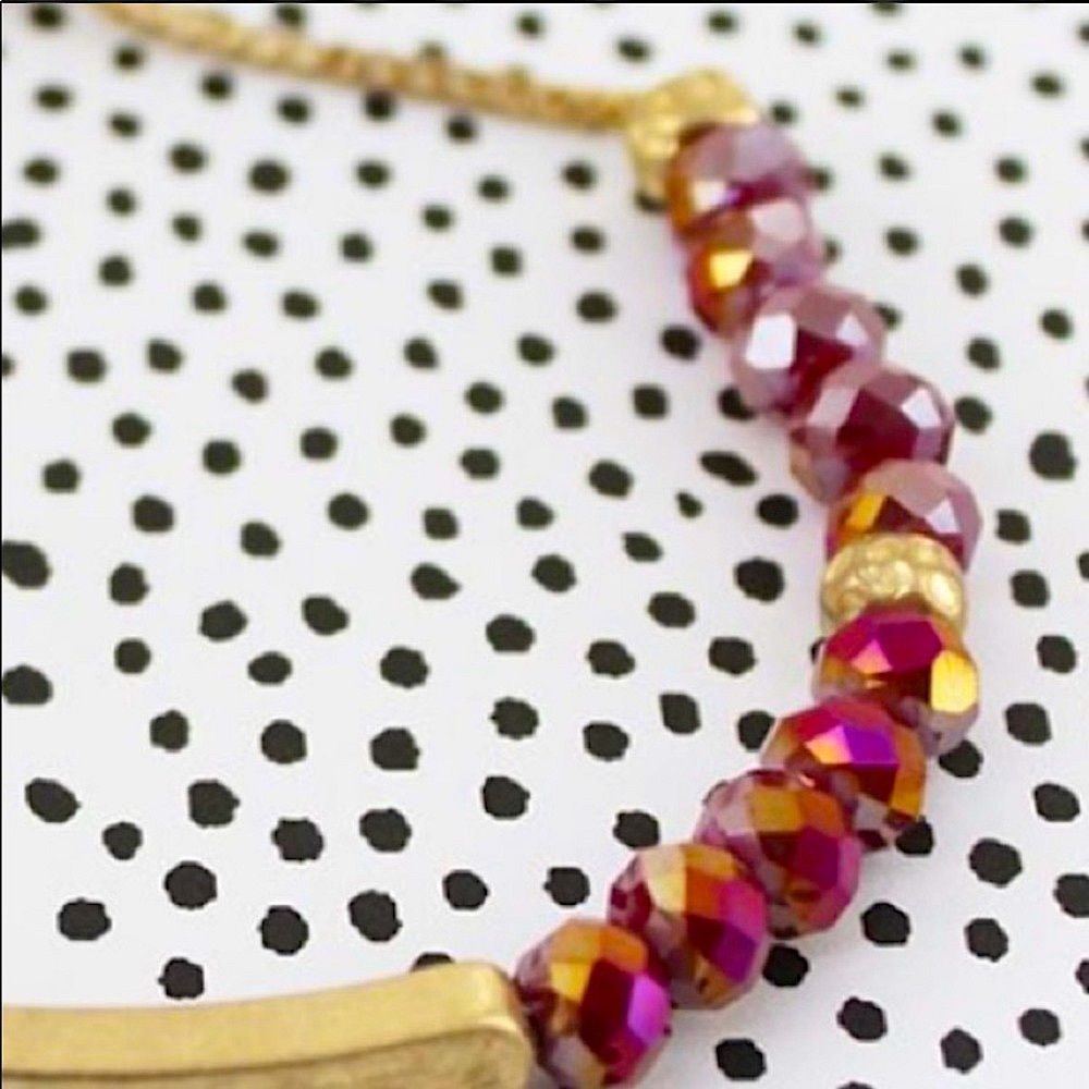 🌴Red Beaded Boho Bracelet with Gold Bar - Picture 3 of 10